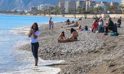 Aralık ayında denize girip, güneşlendiler