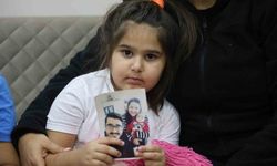 Depremde kaybettiği kızının emaneti olan torunlarına hem annelik hem de babalık yapıyor