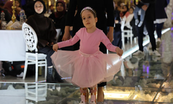 Başını dahi kontrol edemiyordu, bale gösterisi yapmaya başladı