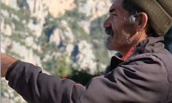 Annesini kaybeden Müslüm amca şiir okurken gözyaşlarına boğuldu