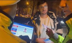 Trafik polisine arkadaşının ehliyetini verdi, ‘benim eski fotoğrafım’ dedi