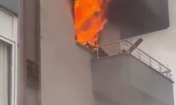 Ev yandı: Alevler pencereden çıktı