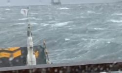 Topçular-Eskihisar seferini yapan arabalı feribot fırtınada sürüklendi