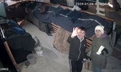 Gaziantep'te gençlerden duygulandıran örnek davranış: Soğan aldılar, parasını kameraya gösterip bıraktılar