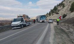 Mersin'de otobüsle minibüs çarpıştı: 2 yaralı