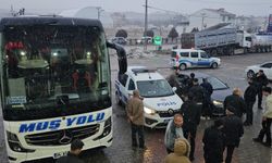 Karakoçan'da Muş-Bursa seferini yapan yolcu otobüsüne saldırı