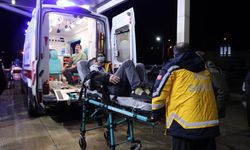 Adana'da fabrika işçilerini taşıyan minibüs devrildi: 13 yaralı