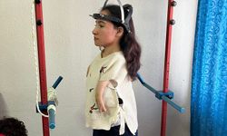 Doğuştan elleri gelişmeyen Kader, hayata ayakları ile tutunuyor