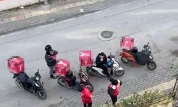 Evine 20 günde 400 sahte sipariş ile asılsız ihbar geldi; kapıda yan yana sıralanan motokuryeler kamerada