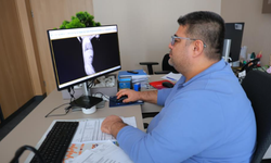 1 yaşındaki bebeğin sırtından çıkan şey doktorları bile şaşkına çevirdi