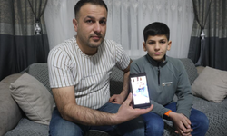 Hafızlık eğitimini tamamladı güzel haberi babasıyla gözyaşları içerisinde paylaştı