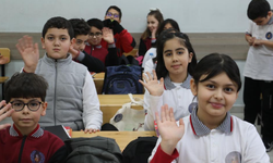 Yaklaşık 18 milyon öğrenci karnelerini alarak yarıyıl tatiline girdi