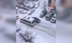 Esenyurt'ta yollar buz pistine döndü, kayan araçlar kaza yaptı