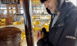 Bitkin bulunan ördek, beslenip doğaya salındı