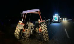 Adana’da otomobilin çarptığı traktör ikiye ayrıldı: 1'i ağır 6 yaralı