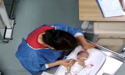 5 günlük bebeği darbeden hemşire: Bir anlık refleksle oldu