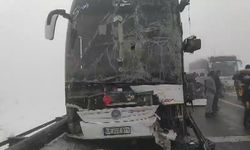 Telefonla oynadı zincirleme kazaya sebep oldu!