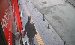 İmamın sahibi gelir alır diye bıraktığı çantayı kaşla göz arasında çaldı