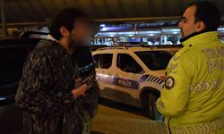 Alkollü ve ehliyetsiz yakalanınca kız arkadaşıma öğretiyordum dedi