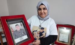 Şehit eşinin fotoğrafının olduğu tişörtü hiç çıkarmıyor