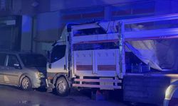 Genç kız, 4. kattan kamyonet kasasına düşüp ağır yaralandı