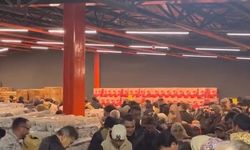 100 TL’lik indirim izdihamı: Birbirlerini ezdiler