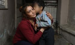 Otogarda söyledikleriyle yürekleri dağlayan çocuk ve ailesi, yeni evlerine kavuştu