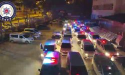 Hatay merkezli 8 ilde ‘Gümrük geçişinde rüşvet’ operasyonunda milyonlarca TL’lik döviz ve silah ele geçirildi