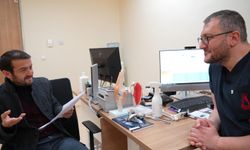 Hastaneden randevu alamayınca doktora şiir yazdı