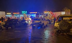 16 aracın karıştığı zincirleme kazada, tır sürücüsü: "Gelen vurdu, giden vurdu"