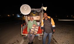 Ramazan davulcusundan hem geleneksel hem teknolojik yöntem