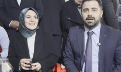 Bakan Göktaş, Batman'da gençlerle "Kabe'de Hacılar Hu Der" ilahisine eşlik etti