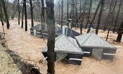 Mersin'de dere taştı, restoran sular altında kaldı