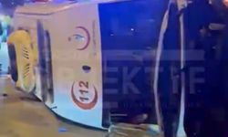 Hasta taşıyan ambulans otomobille çarpıştı: 4 Yaralı