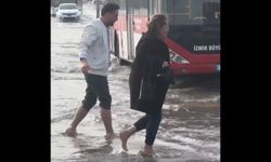 İzmir'de fırtına nedeniyle deniz taştı