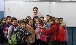 Fatma öğretmen kanseri yendi, öğrencilerine kavuştu