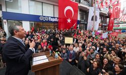 Özel, “Deprem konutlarını kendi cebinden yapmış gibi anlatıyor”