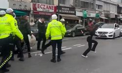 Bebek’te trafiği kapatıp aracında dans eden kadın hastaneye yatırıldı