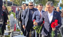 Özgür Özel, deprem şehitliğini ziyaret etti