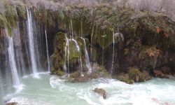 Mersin'in saklı cenneti Yerköprü Şelalesi ziyaretçileri hayran bırakıyor