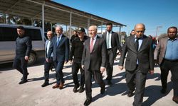 Vali Köşger açıklama yaptığı sırada artçı depreme yakalandı