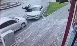 Otomobil yayalara çarptı: 2 yaralı