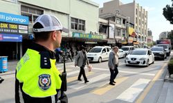 Yayalara yol vermeyen sürücülere ceza kesildi