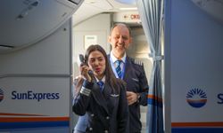 42 yıllık pilot son uçuşunu, ilk seferine çıkan kızıyla yaptı