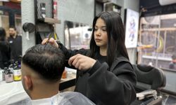 Manikür ve pedikür ilanı için gittiği erkek berberinde çırak oldu