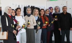 Fatma Nur öğretmenin anısına 650 meslektaşına çiçek dağıttılar