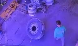 Lastiğin tamir sırasında patlaması kamerada