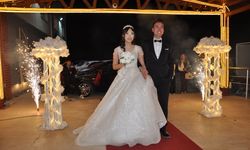 Tatilde tanışan Güney Koreli turist ile Türk rehber Mersin'de evlendi