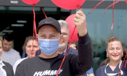 İlik kanserini yenen kadın balonlarla taburcu edildi