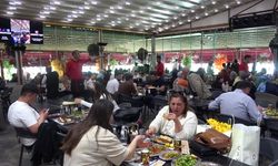 Karnaval esnafın yüzünü güldürdü, kebapçılar doldu taştı